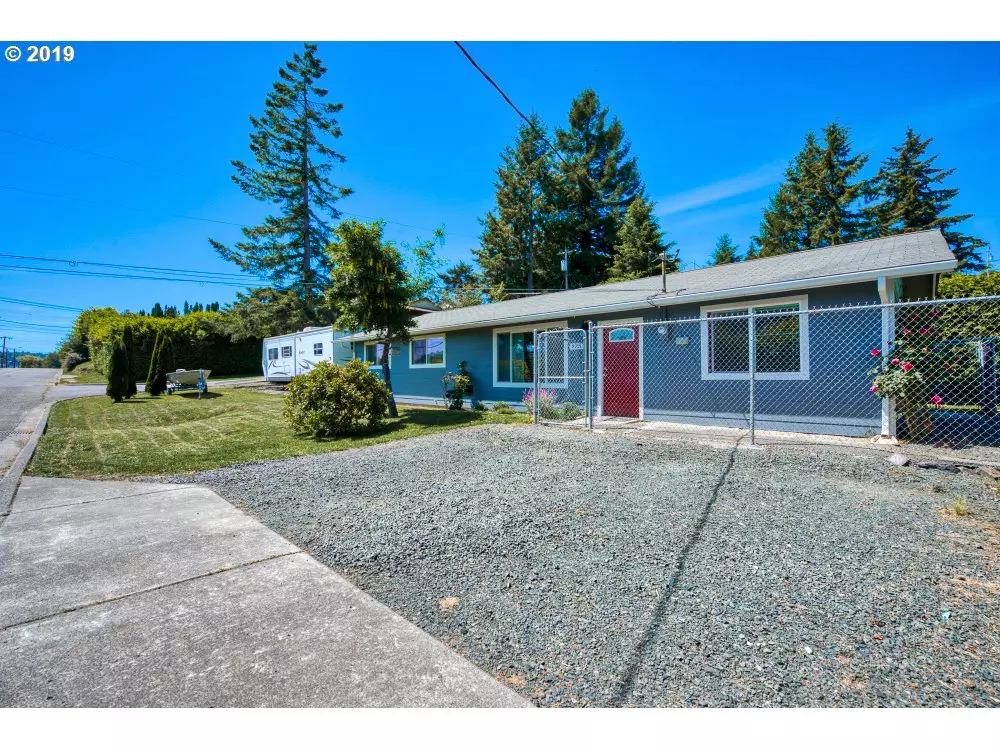 Coos Bay, OR 97420,825 F ST