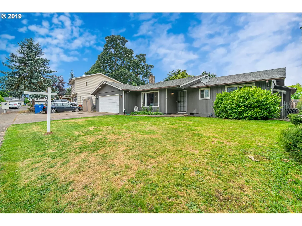 Salem, OR 97317,4961 SE TRAILS END CT