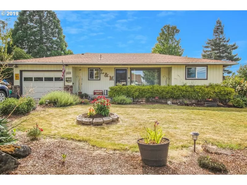 1010 W LUELLEN DR, Roseburg, OR 97471