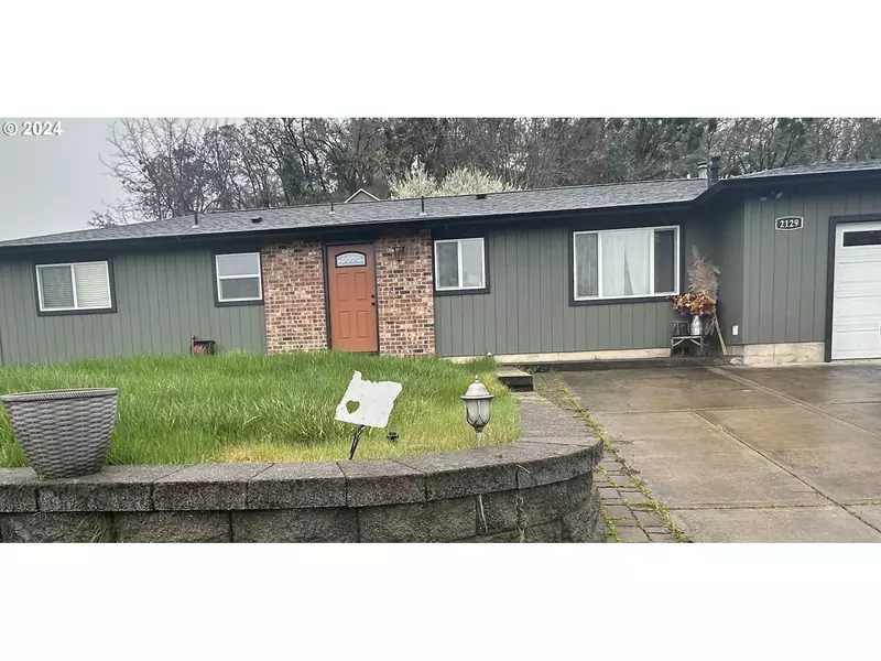 2129 DEL MAR DR, Roseburg, OR 97471