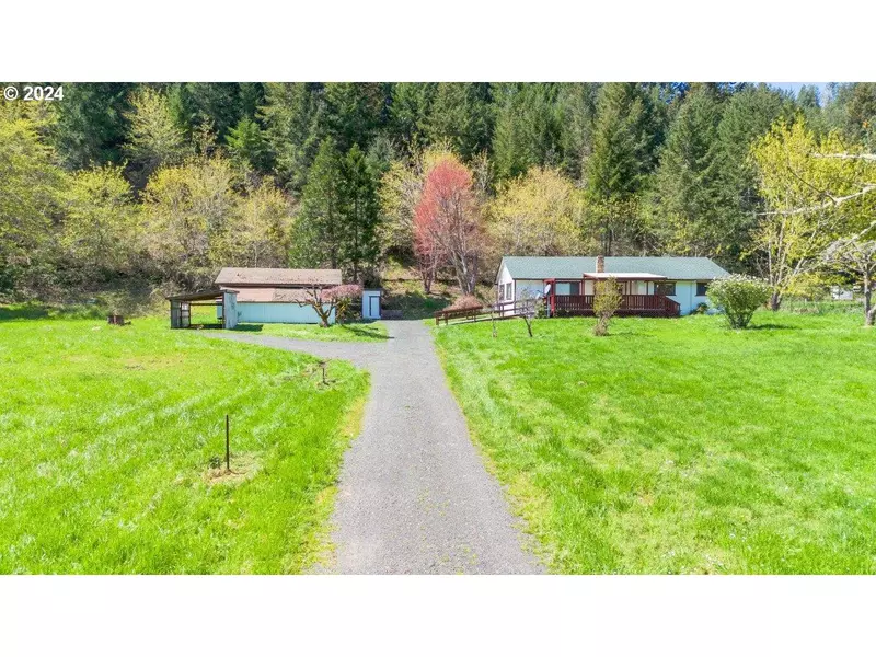 6151 WILLIS CREEK RD, Winston, OR 97496