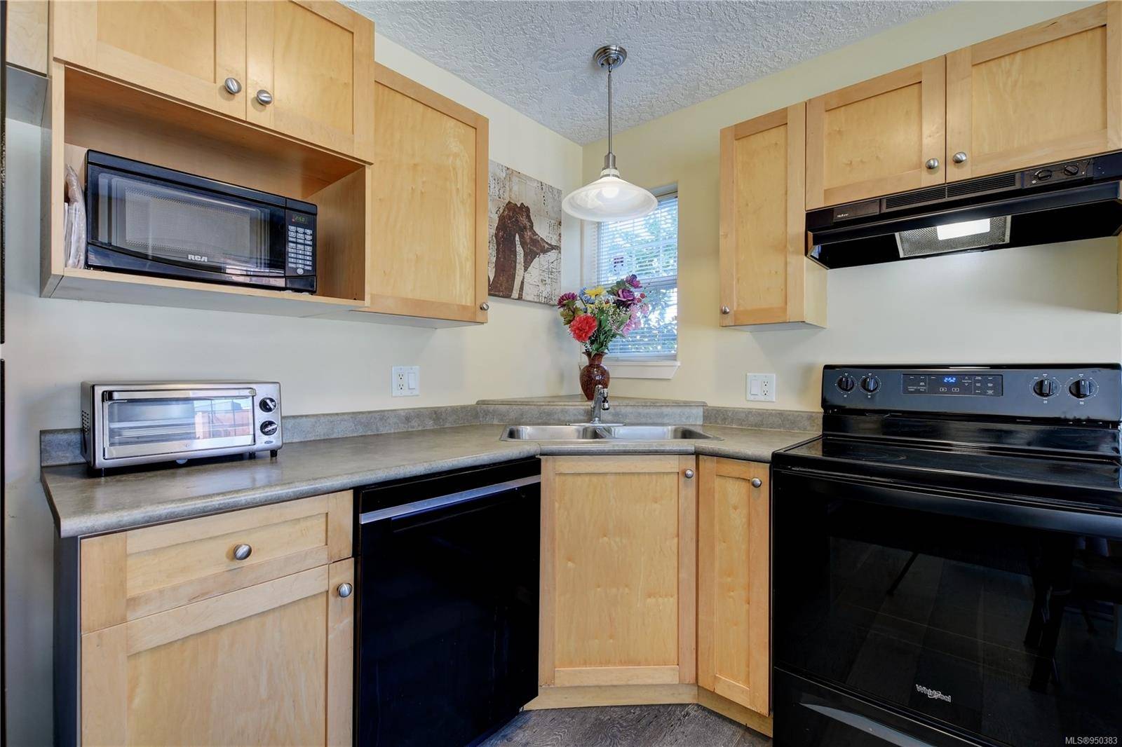Langford, BC V9B 3T4,2844 Bryn Maur Rd #103