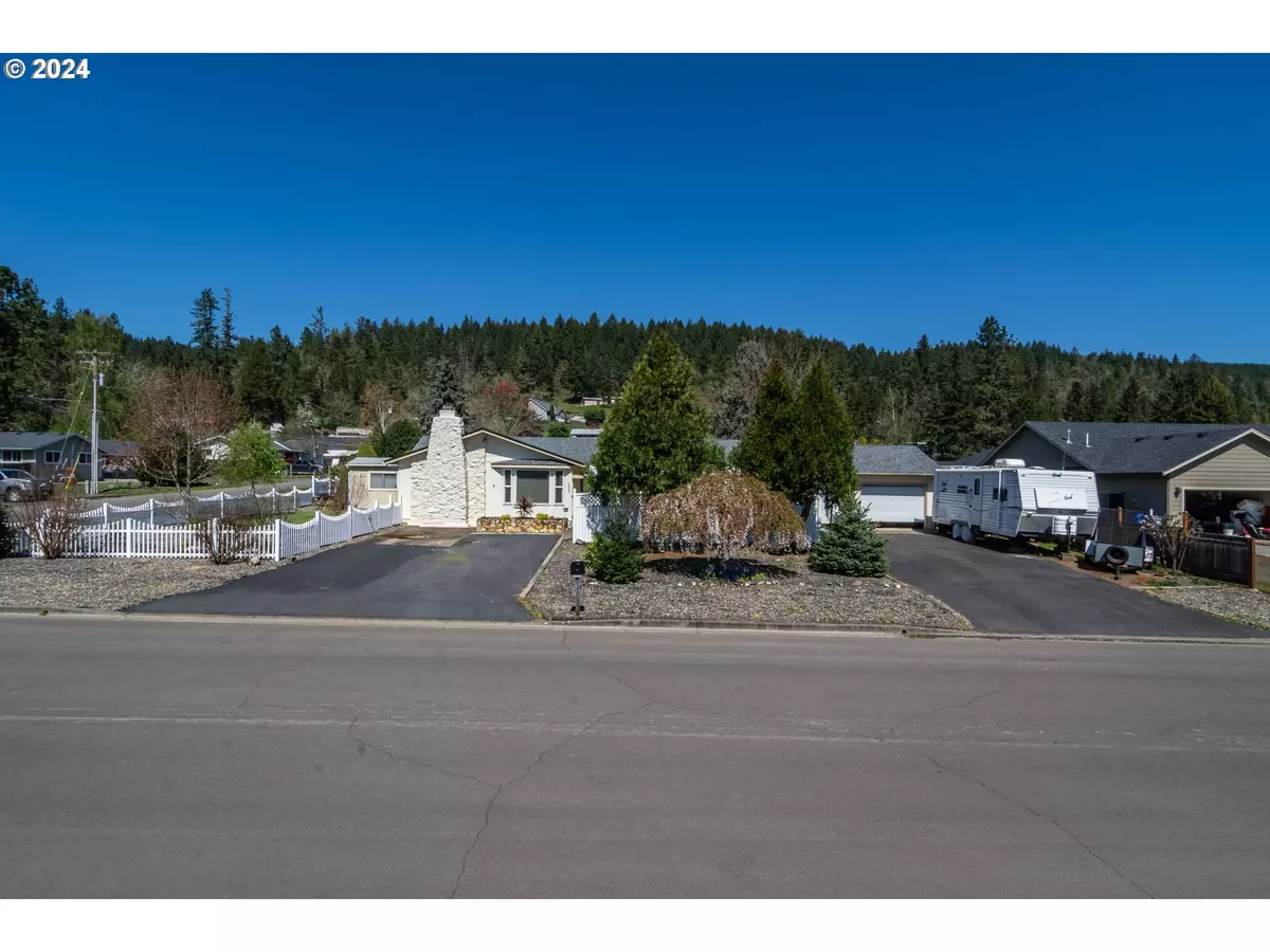 Sutherlin, OR 97479,1525 E FOURTH AVE