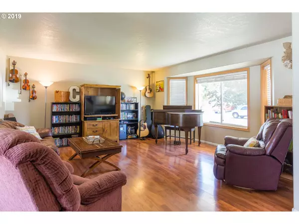 Hermiston, OR 97838,163 NE 11TH PL