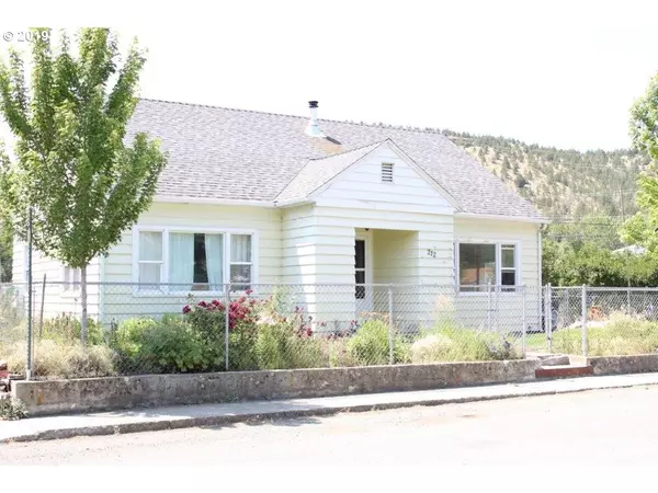 212 NW 3RD AVE, John Day, OR 97845