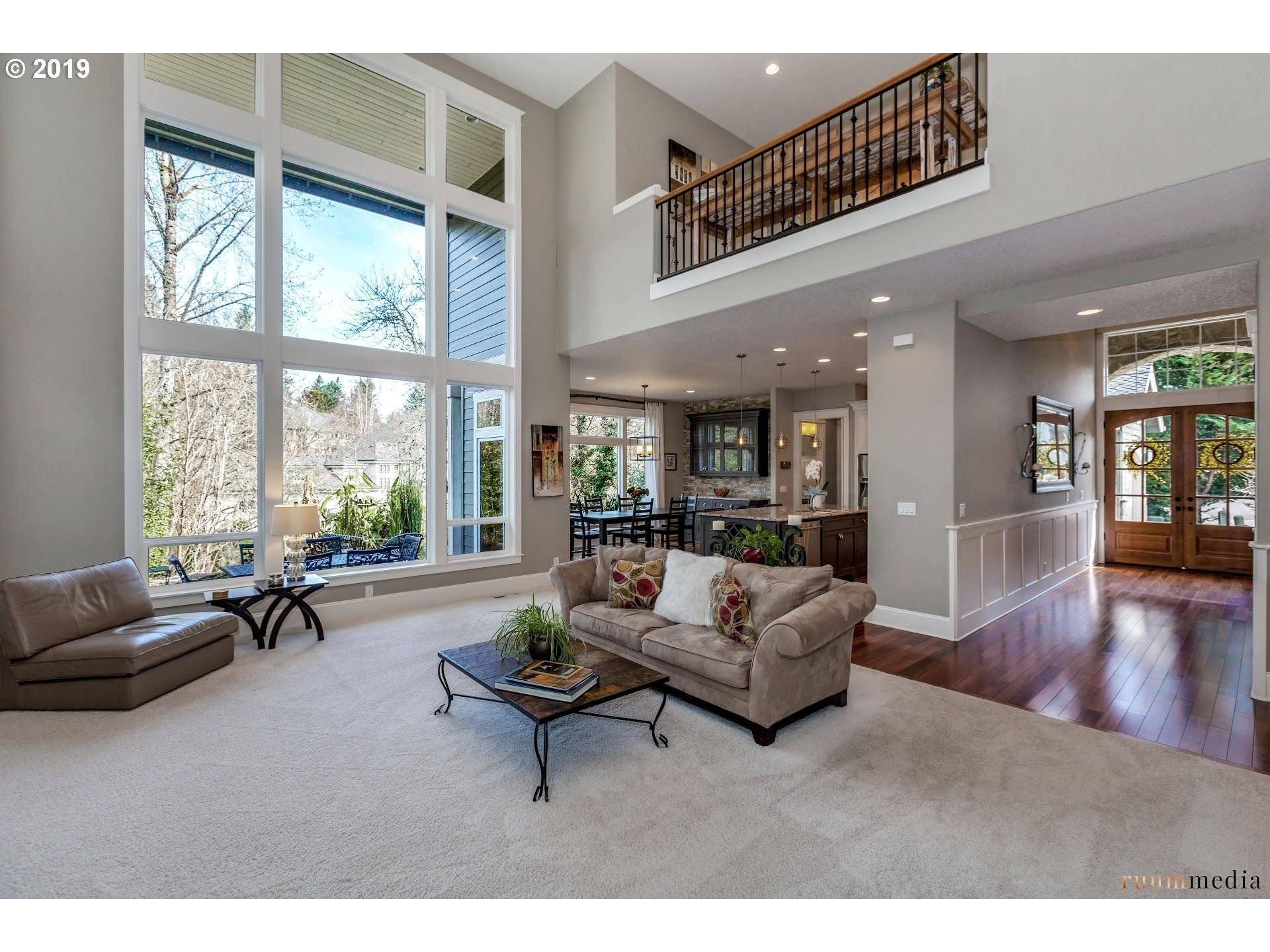 West Linn, OR 97068,2924 BEACON HILL DR