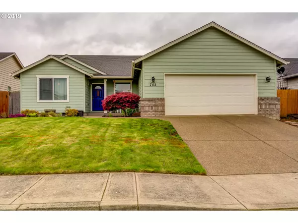 742 KELSEY LOOP, Molalla, OR 97038