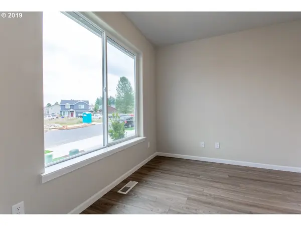 2857 SE Baker AVE, Gresham, OR 97080