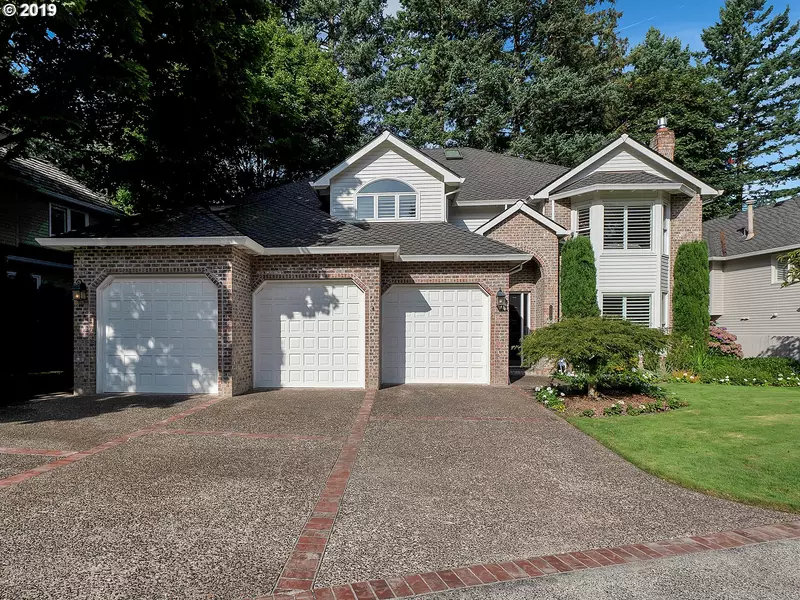 15564 VILLAGE DR, Lake Oswego, OR 97034