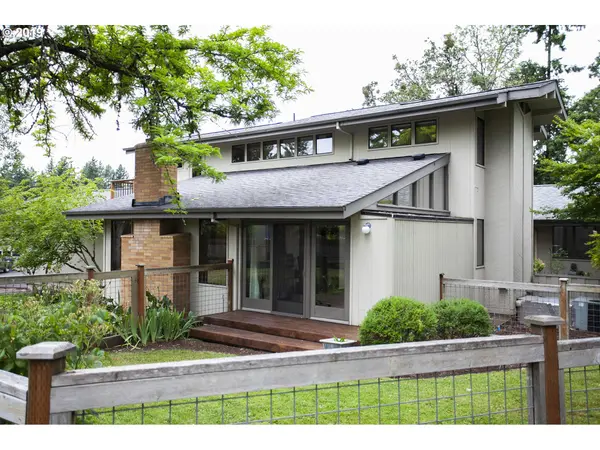 2320 HAWKINS LN, Eugene, OR 97405