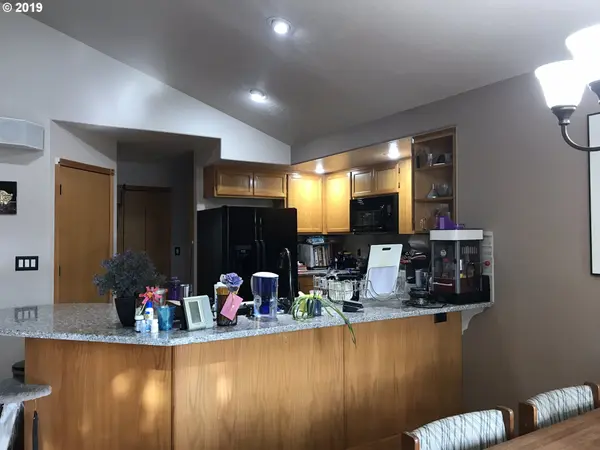 3092 ARROWHEAD ST, Eugene, OR 97404