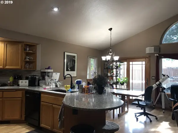 3092 ARROWHEAD ST, Eugene, OR 97404