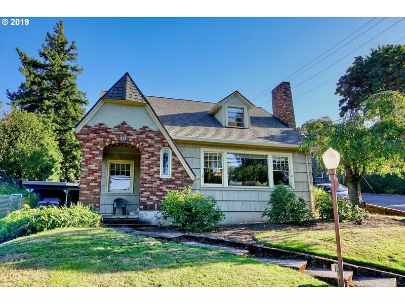 823 CASCADE AVE, Hood River, OR 97031