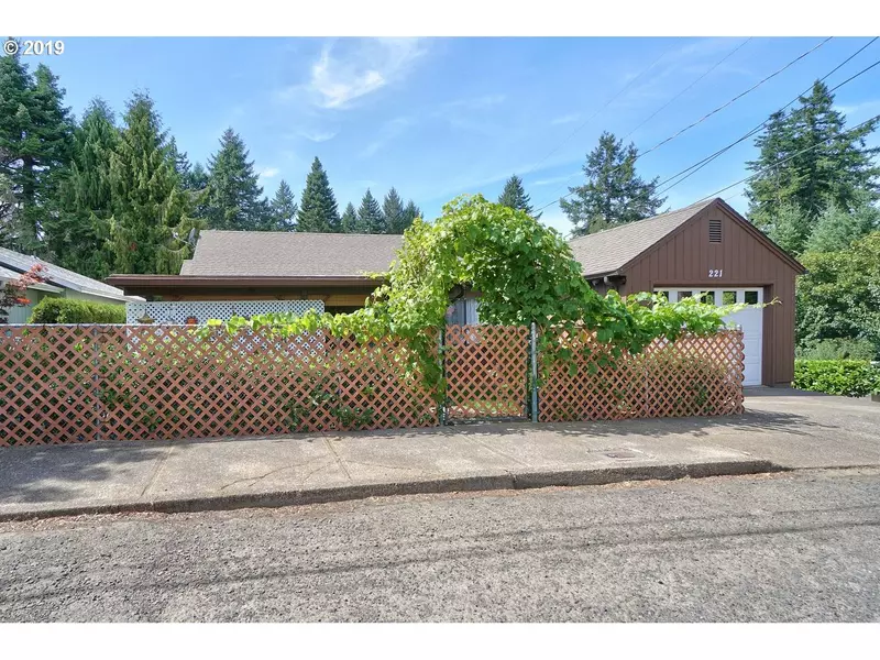 221 SW FIR ST, Willamina, OR 97396