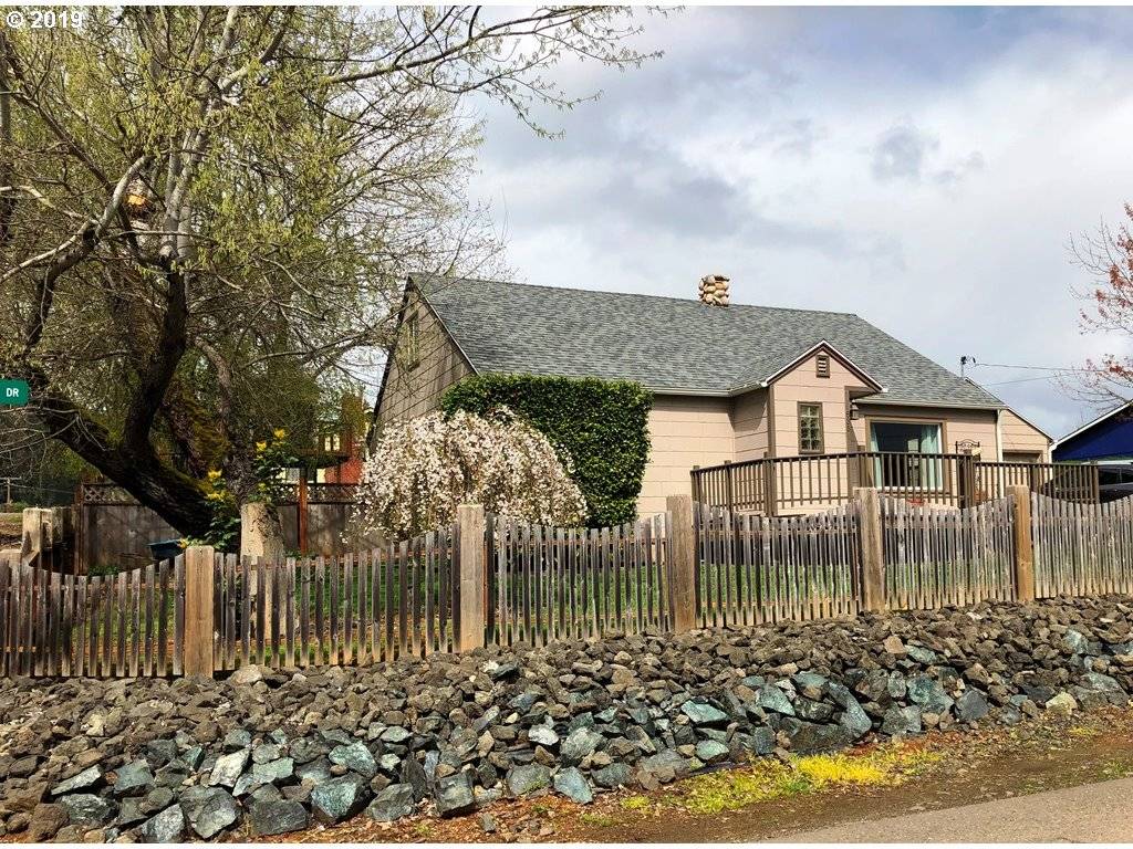 835 NE MADRONA DR, Myrtle Creek, OR 97457
