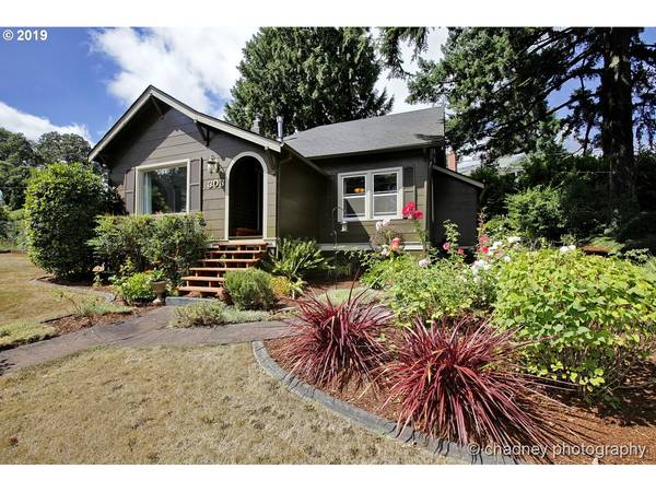 303 LINN AVE, Oregon City, OR 97045