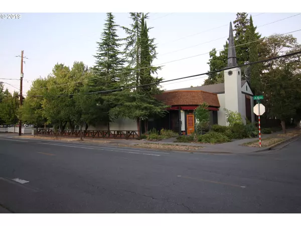 242 SW J ST, Grants Pass, OR 97526