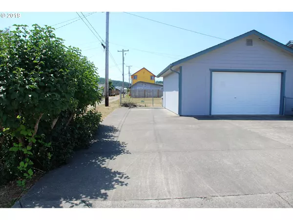 Reedsport, OR 97467,344 S 19TH ST