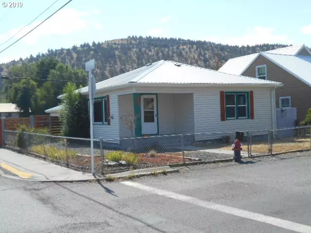 300 NW 3RD AVE, John Day, OR 97845