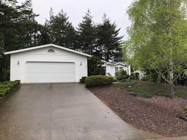 901 LILLIE CIRCLE DR, Florence, OR 97439