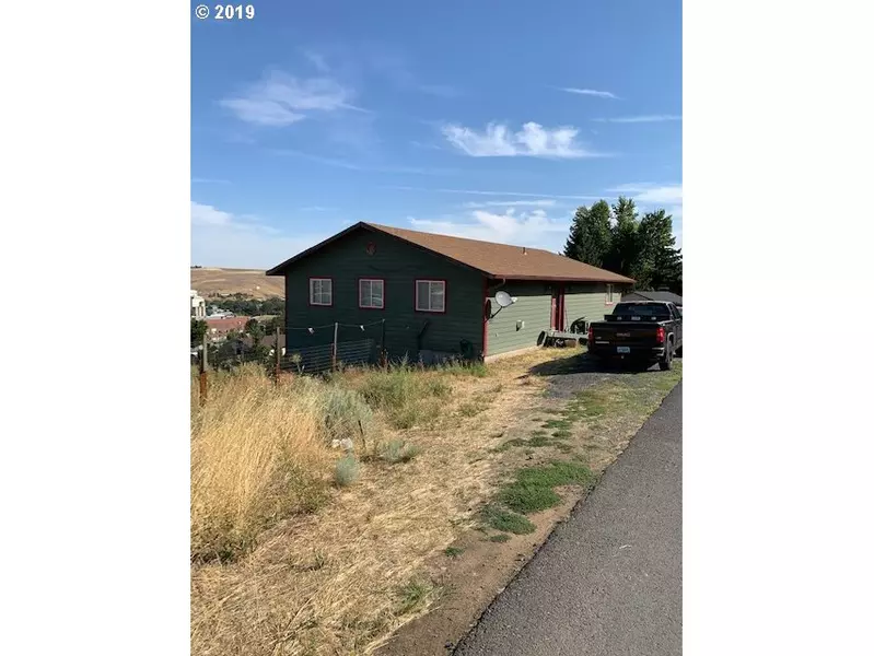 916 S MAIN ST, Pendleton, OR 97801