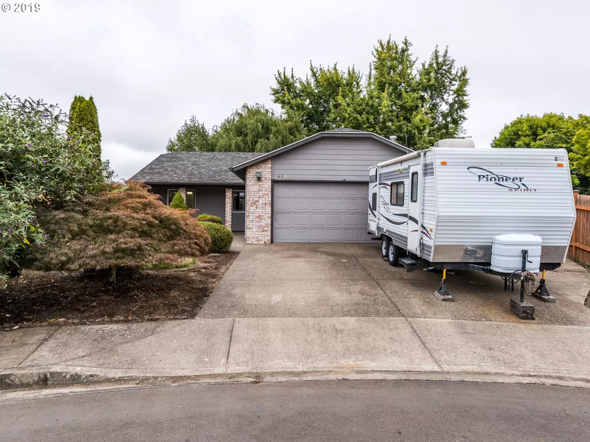 Mc Minnville, OR 97128,915 SW APPLE CT