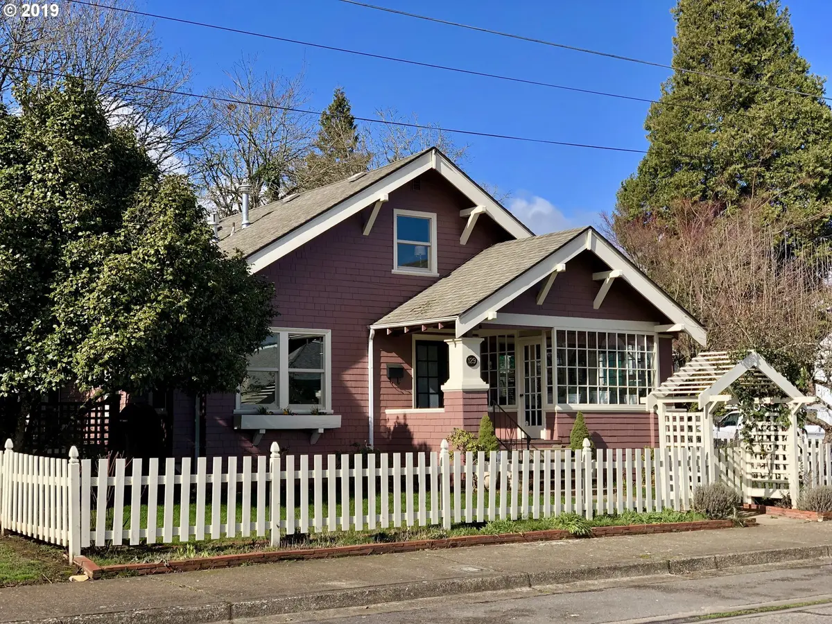 129 S 5TH ST, Cottage Grove, OR 97424