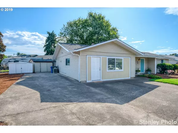 Salem, OR 97317,718 SE APACHE CT