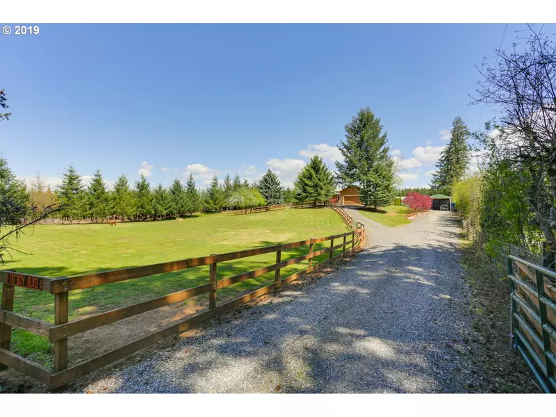 38725 SE COUPLAND RD, Estacada, OR 97023