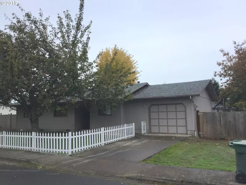 445 S 7TH ST, Creswell, OR 97426