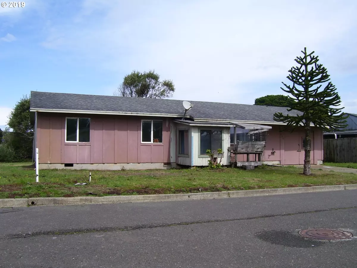 Bandon, OR 97411,860 12TH CT SW