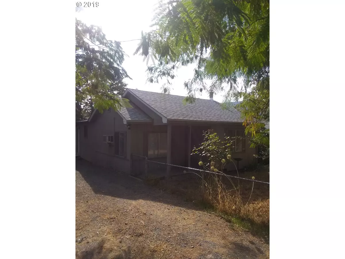 Winston, OR 97496,220 SE GRAPE AVE