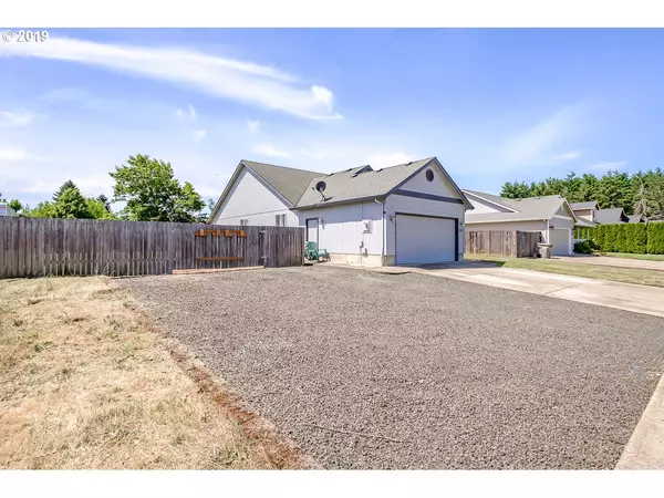 Dallas, OR 97338,585 ROSEWOOD LN