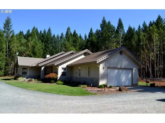 1075 IDLEWILD DR, Cave Junction, OR 97523