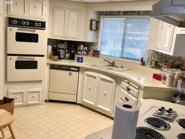 Eugene, OR 97408,1475 Green Acres #162