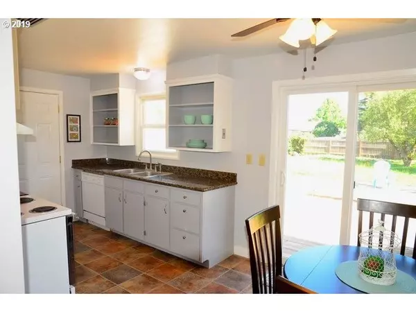 Eugene, OR 97402,925 HUGHES ST