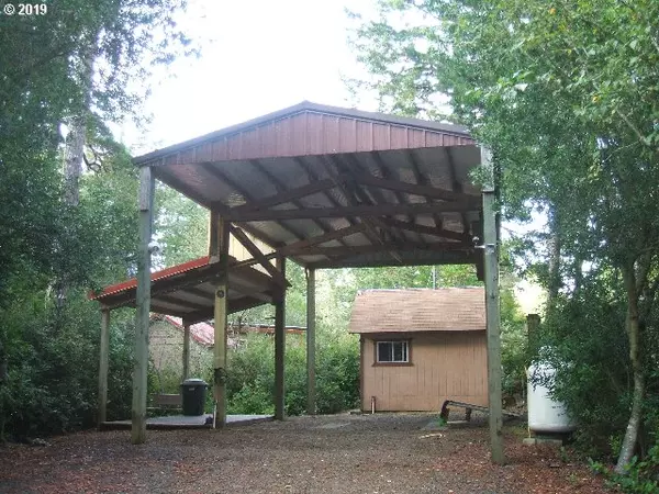 120 SAILOR LN, Florence, OR 97439