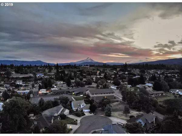 Hood River, OR 97031,405 SHERMAN CT