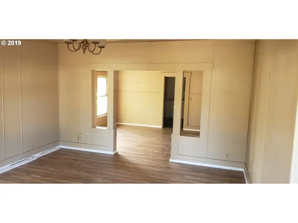 1331 S 6TH ST, Cottage Grove, OR 97424