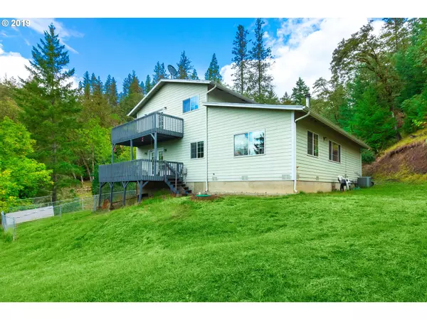 Roseburg, OR 97470,635 WILD IRIS LN