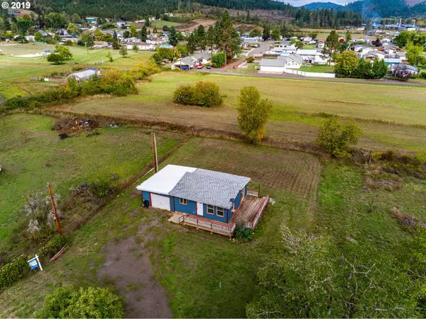 281 FIRST ST, Yoncalla, OR 97499