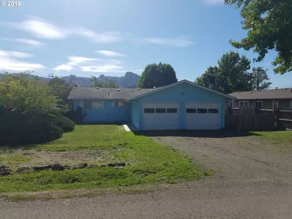 222 E SECOND AVE, Sutherlin, OR 97479