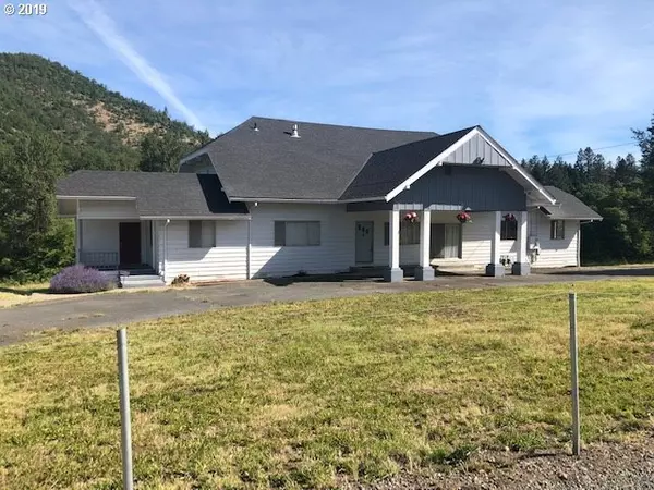 2732 ROGUE RIVER HWY, Gold Hill, OR 97525