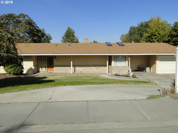 Hermiston, OR 97838,975 E HIGHLAND AVE