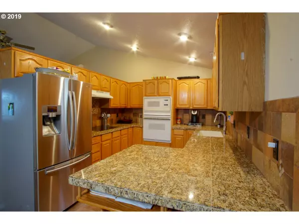 Prineville, OR 97754,809 NE HILLSIDE CT