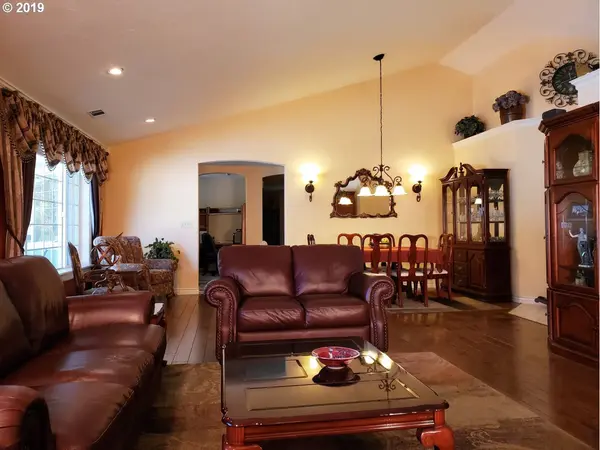 Grants Pass, OR 97526,257 QUAIL LN