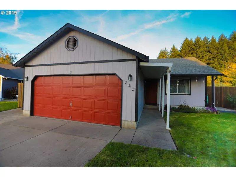 742 BLUE JAY LOOP, Creswell, OR 97426