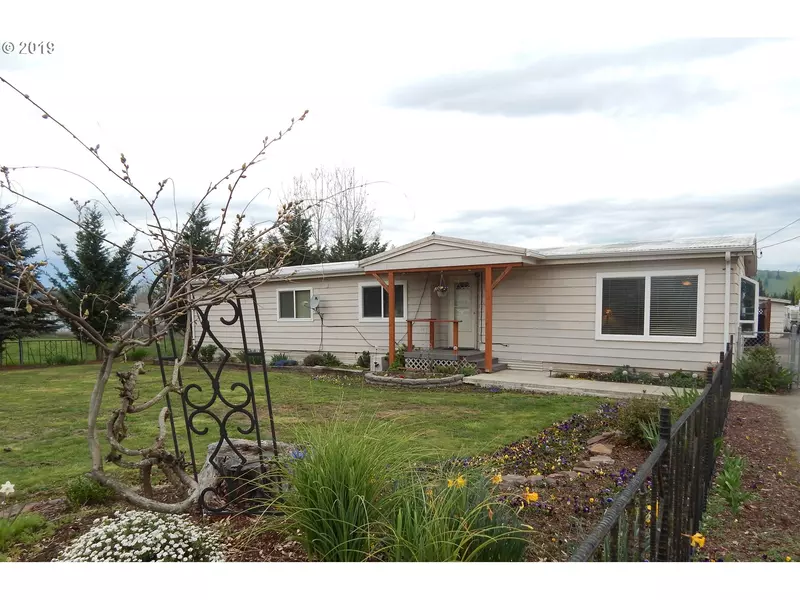 156 WEST ESTELLA ST, Glide, OR 97443