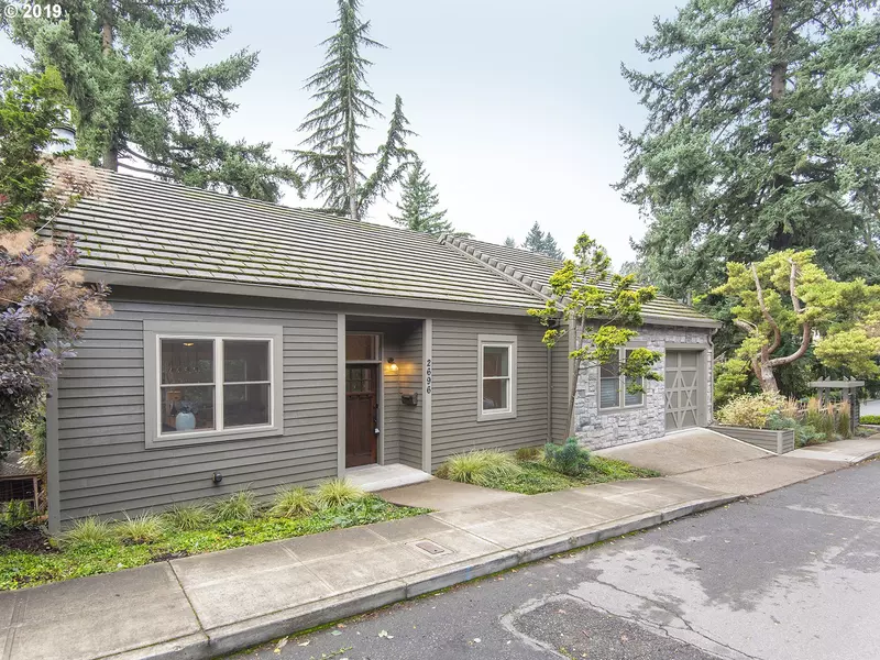 2696 SW RAVENSVIEW DR, Portland, OR 97201