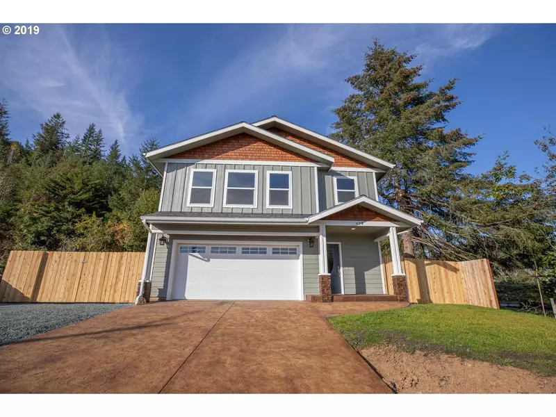 628 W 17th PL, Coquille, OR 97423